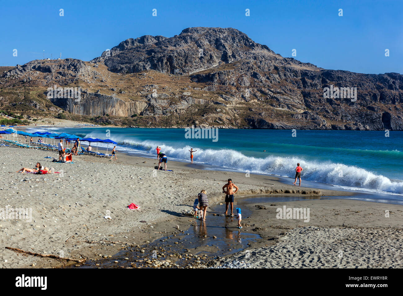 Plakias Strand, Südkreta Strand Griechenland Landschaft mit Menschen Stockfoto