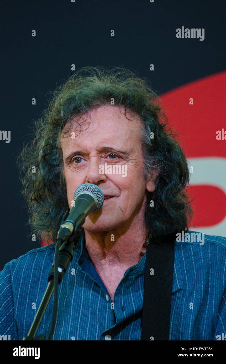 Schottische Sängerin und Gitarrist Donovan PRS For Music Bühne hinter den Kulissen beim Glastonbury Festival 2015 Stockfoto