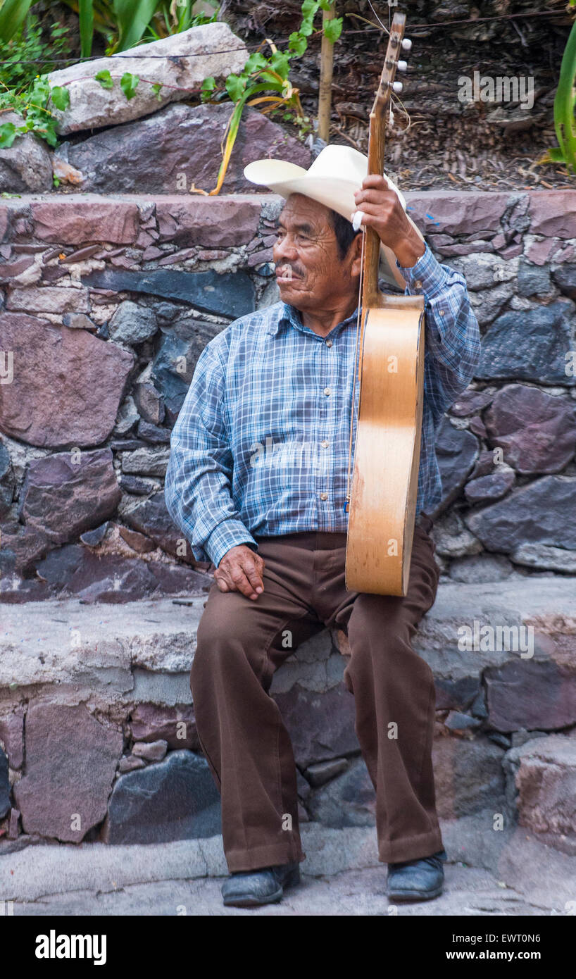 Musiker beteiligt sich beim Festival des Valle del Maiz in San Miguel de Allende, Mexiko Stockfoto