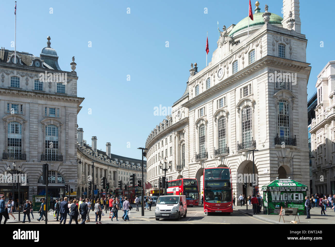 Blick in Richtung Rathausplatz vom Piccadilly Circus, West End, City of Westminster, London, England, Vereinigtes Königreich Stockfoto