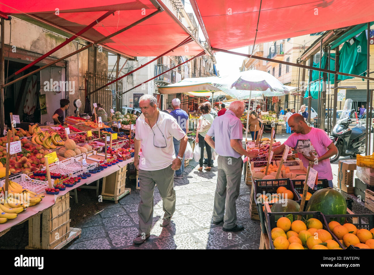 Il Mercato Capo gehört zu mehreren berühmten Märkte in Palermo, Sizilien Stockfoto