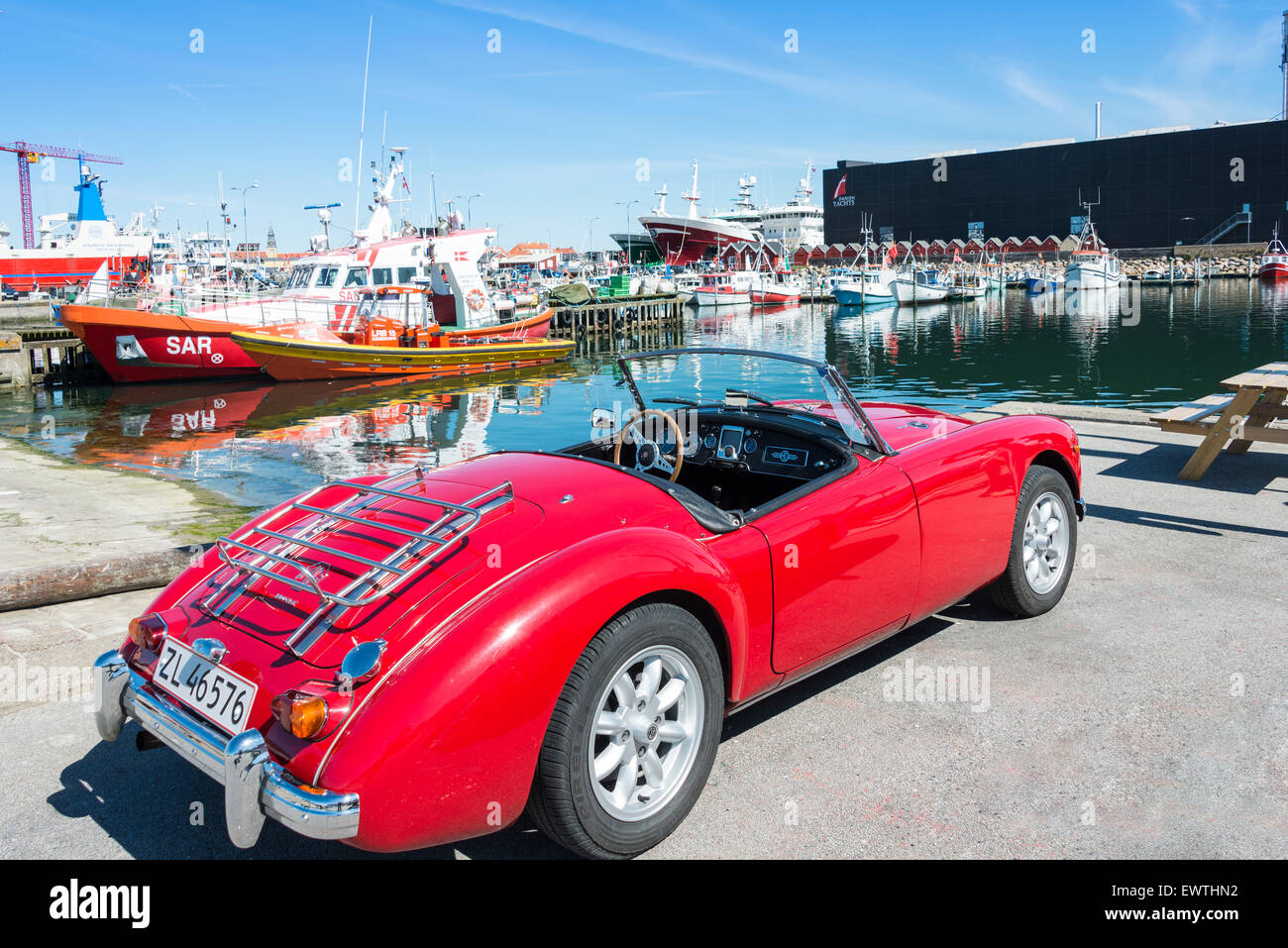 MG-Sportwagen von Boot Yachthafen, Hafen von Skagen, Skagen, Region Nord-Jütland, Dänemark Stockfoto