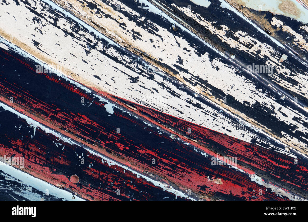 Alten verwitterten Lack auf einem Bootsrumpf hautnah. Stockfoto