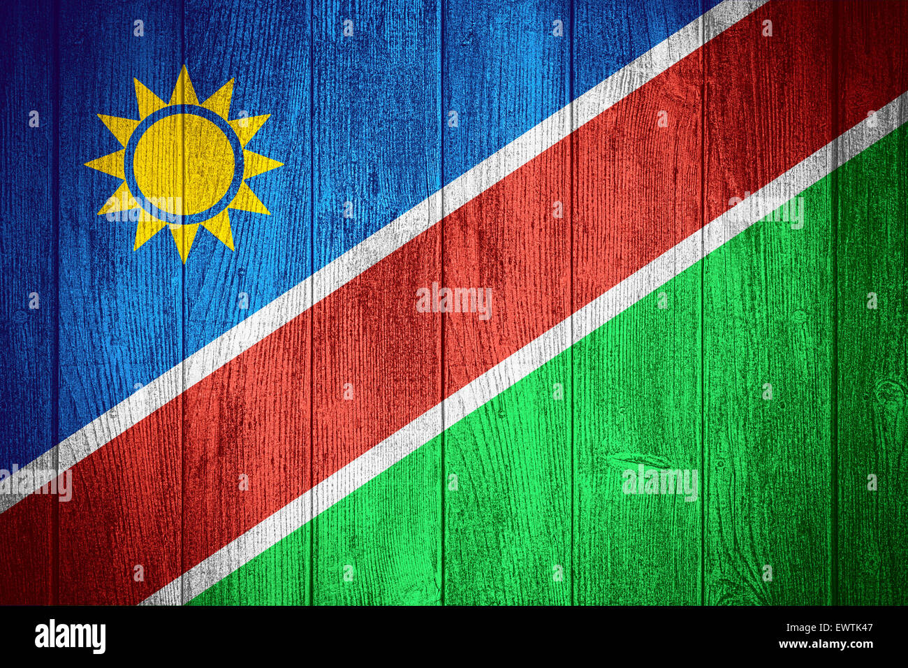 Namibia-Flagge oder namibischen Banner auf Holzbrettern Hintergrund Stockfoto