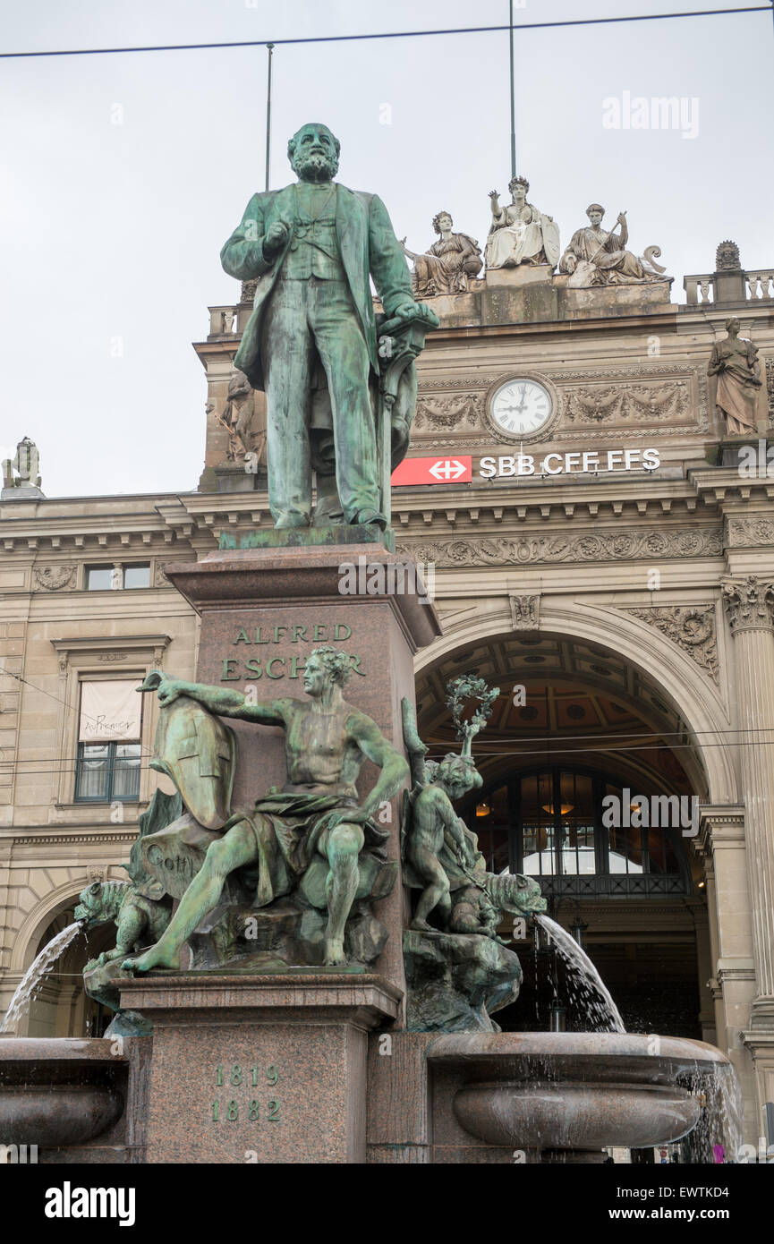 Alfred Escher Statue außerhalb der Zürcher Hauptbahnhof in Zürich Schweiz, Europa Stockfoto