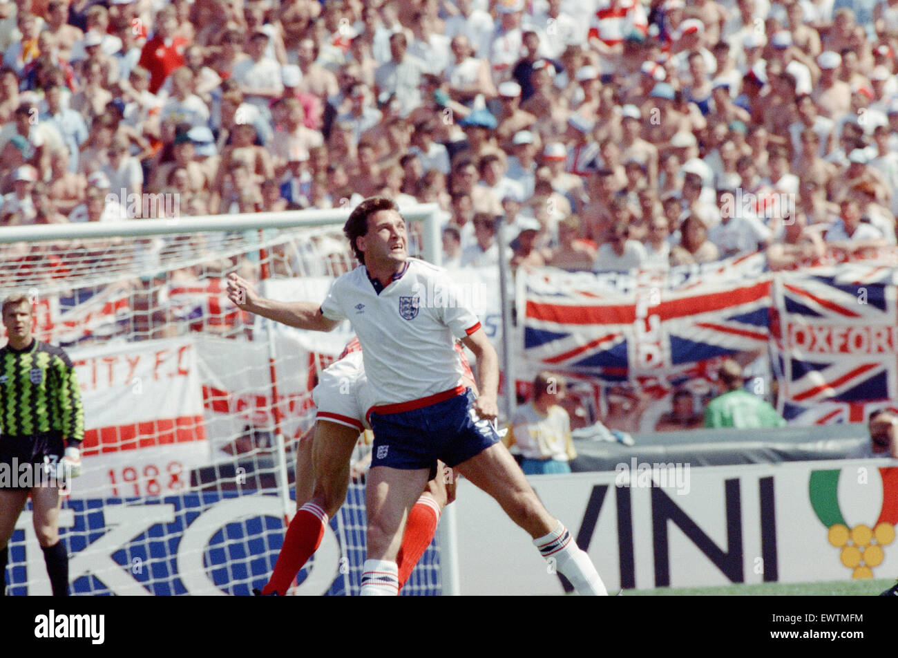 England V Sowjetunion 1-3 1988 European Championships, Hanover Germany Group Match B. England's Dave Watson in Aktion. 18. Juni 1988 Stockfoto