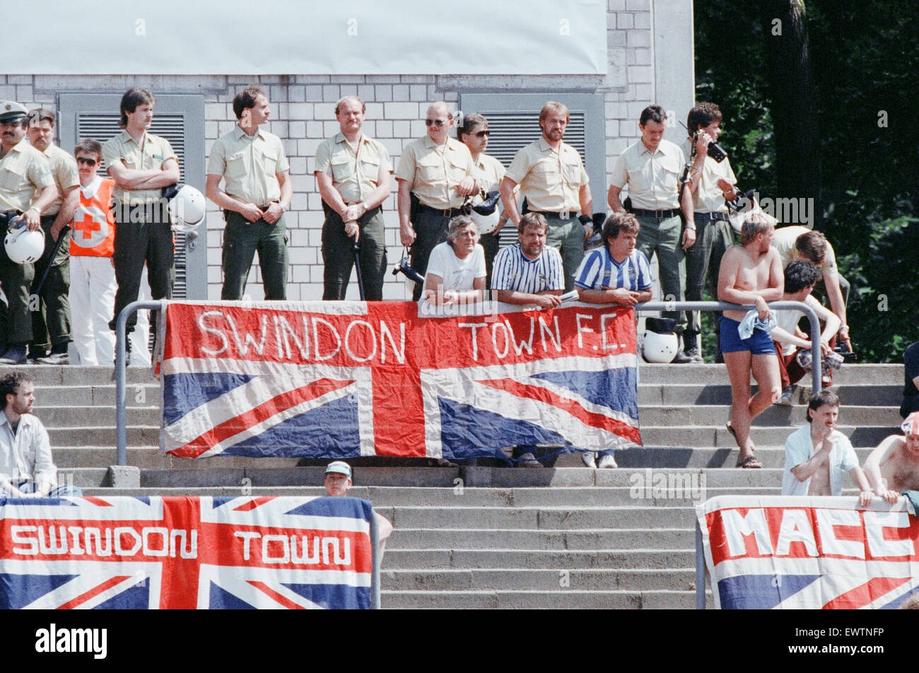 England V Sowjetunion 1-3 1988 Europäische Meisterschaften, Hannover Deutschland Gruppe Match B. düster aussehenden England-Fans. 18. Juni 1988 Stockfoto