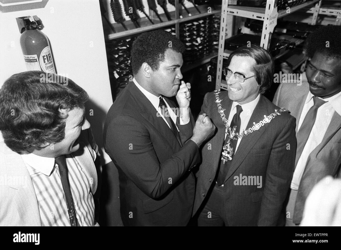 Muhammad Ali trifft den Bürgermeister von Dudley. 11. August 1983 Stockfoto