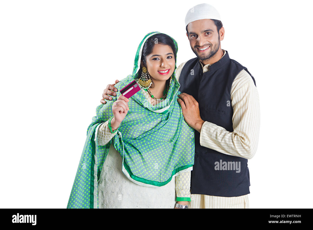 2 indischen Muslim verheiratet paar Kreditkarte und mit Geld Stockfoto