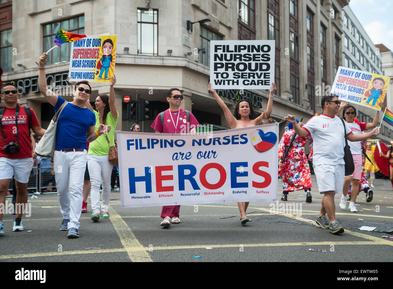Philippinische Krankenschwestern bei Pride in London 2015 Stockfoto