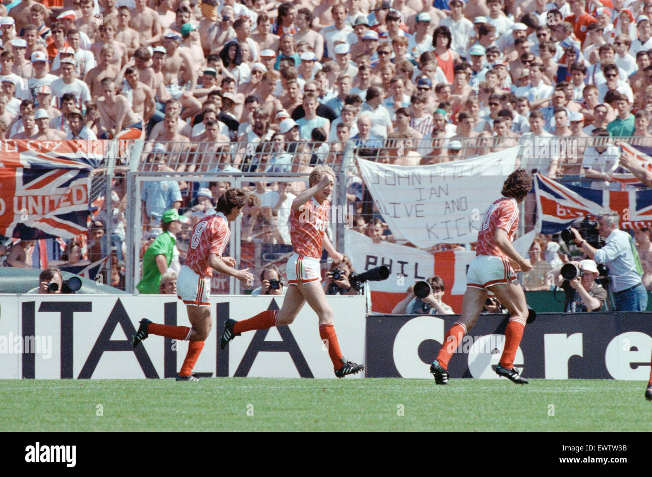 England V Sowjetunion 1-3 1988 Europäische Meisterschaften, Hannover Deutschland Gruppenspiel B. Sowjetunion Spieler feiern erzielte. 18. Juni 1988 Stockfoto