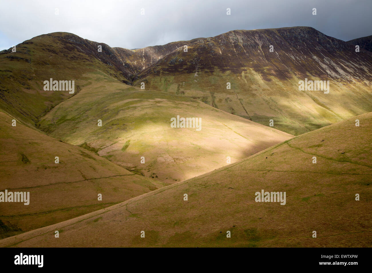 Whiteless Hecht gesehen vom Zeilenumbrüche Pass, Lake District National Park, Cumbria, England, UK Stockfoto