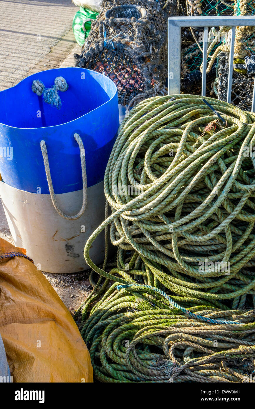 Spule von Fisher Mens Seil am Kai im Hafen Stockfoto