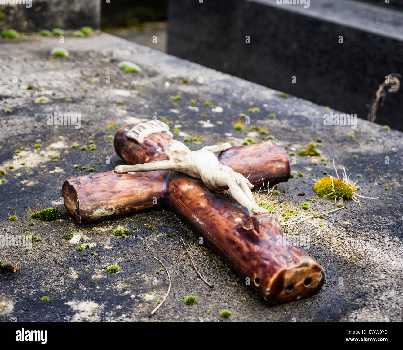 Cimetière du Montparnasse, Friedhof Montparnasse Paris, Kreuz, Kruzifix