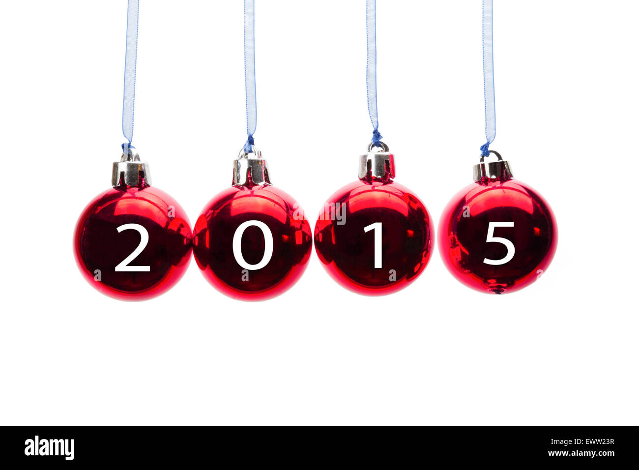 Vier rote Weihnachtskugeln mit einer Anzahl von alten Jahr 2015 isoliert auf weißem Hintergrund Stockfoto