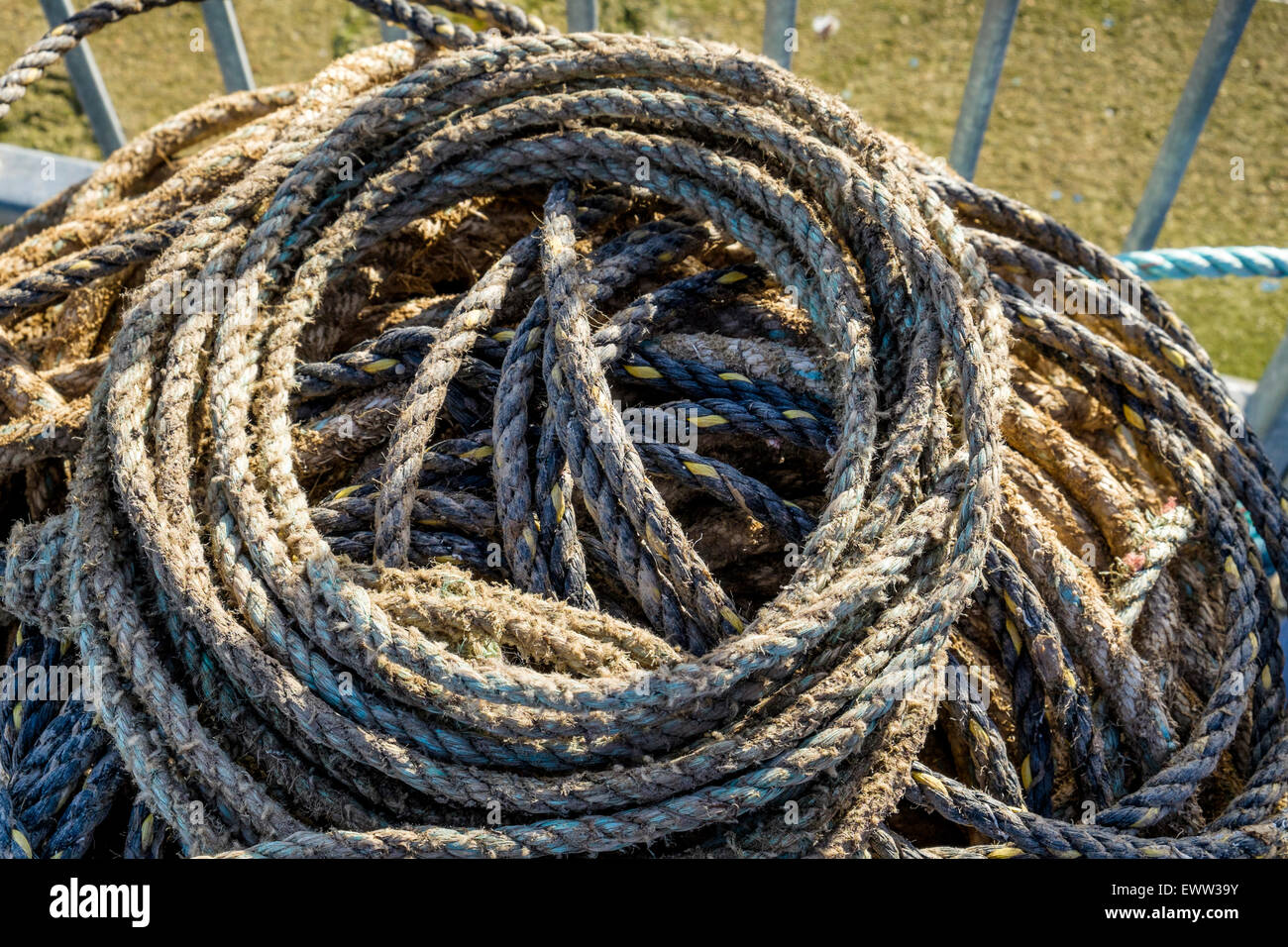 Spule von Fisher Mens Seil am Kai im Hafen Stockfoto