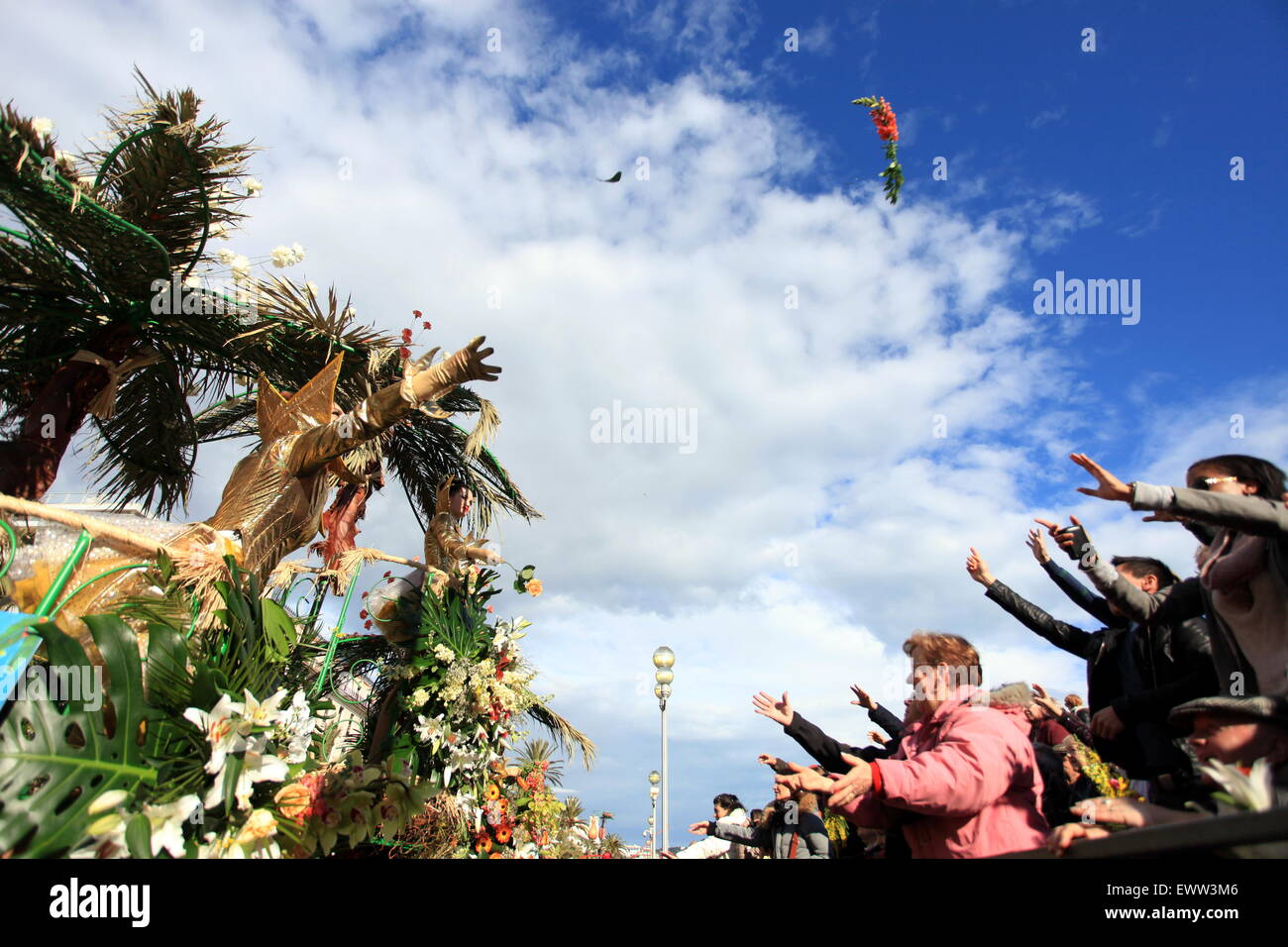 Die Blumenschlacht Bataille des Fleurs, auf der Promenade des Anglais in Nizza Stadt, Frankreich Stockfoto