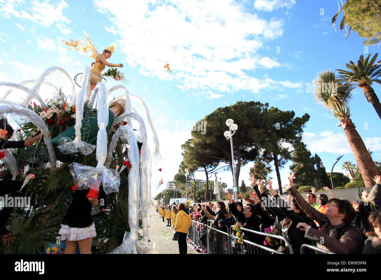 Die Blumenschlacht Bataille des Fleurs, auf der Promenade des Anglais in Nizza Stadt, Frankreich Stockfoto