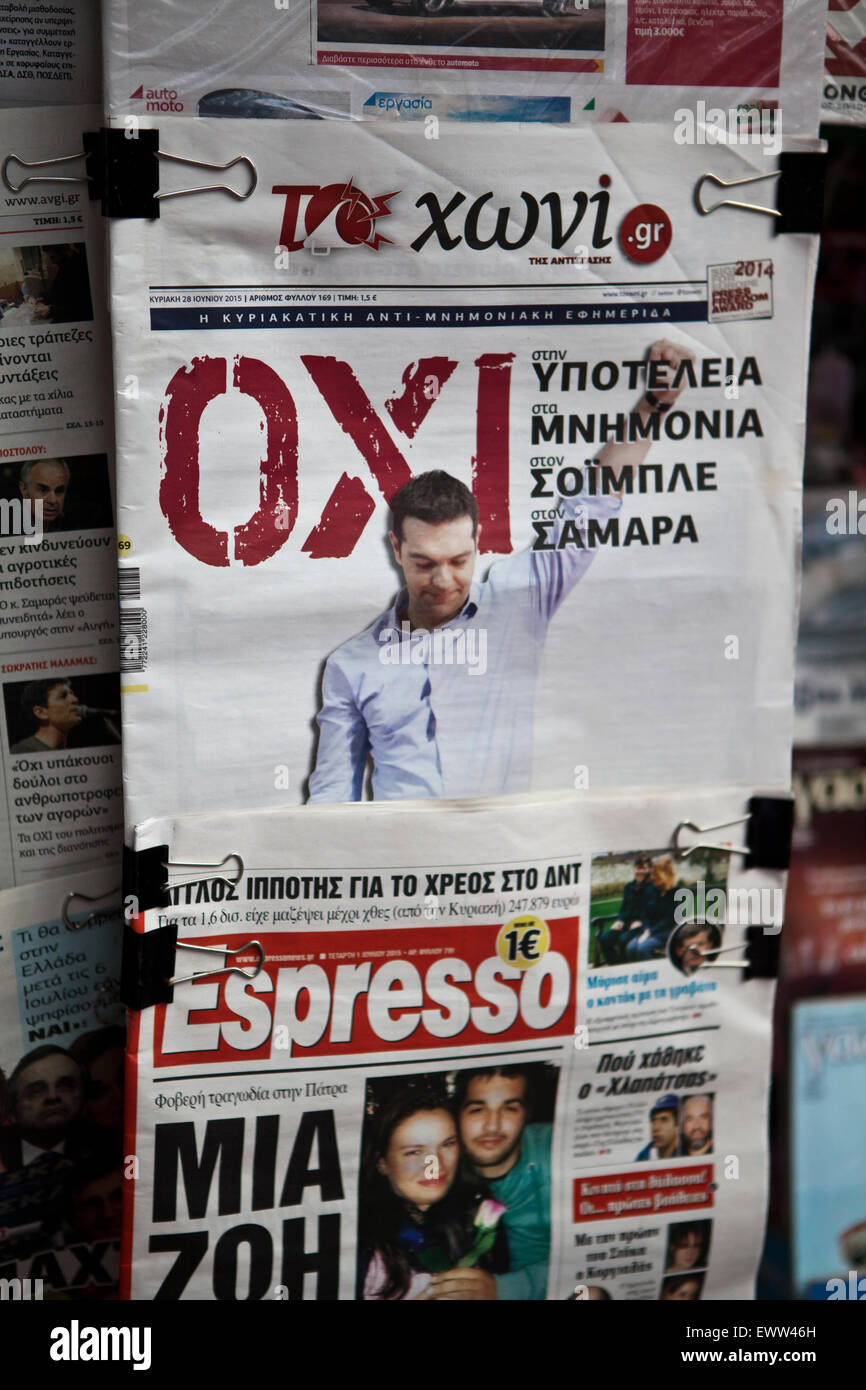 Zeitungen am Kiosk inmitten der Grexit-Krise in Athen Stockfoto