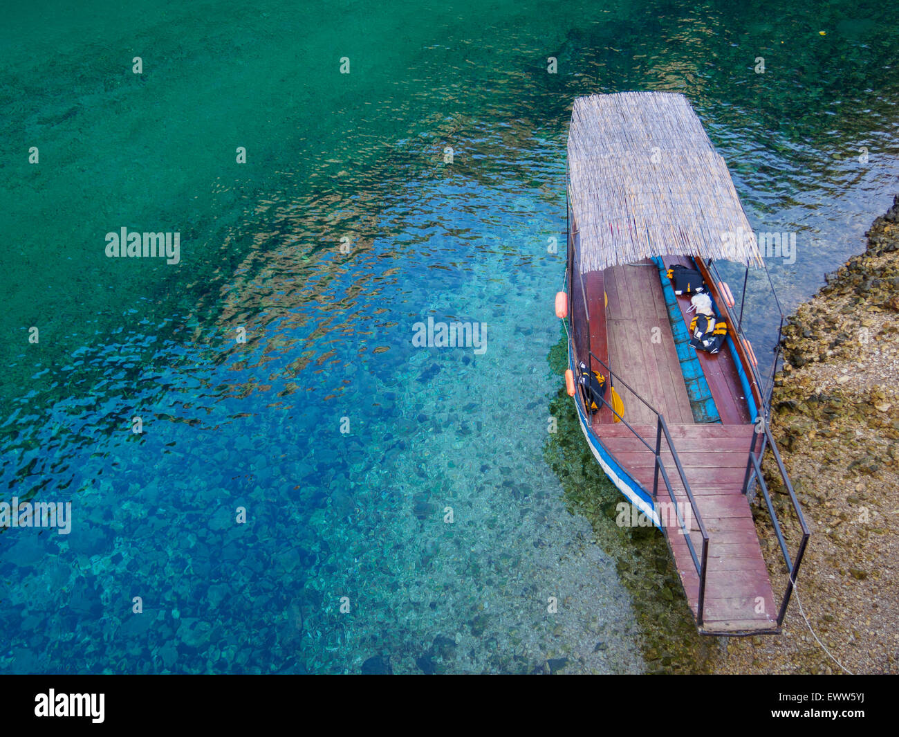 Bunte touring Boot, Matka Canyon, Mazedonien Stockfoto