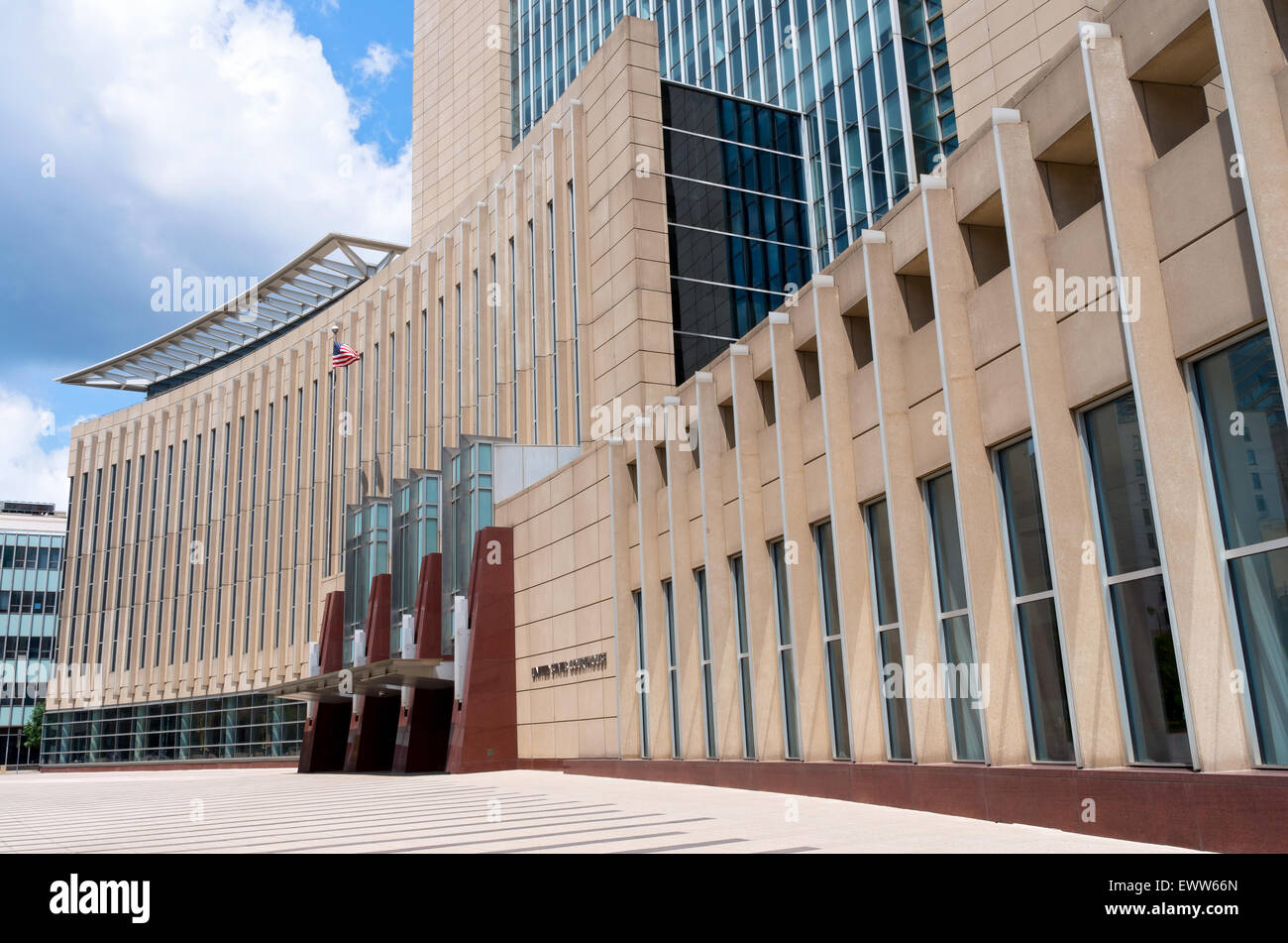 USA-Bundesgericht Gebäude vor dem Eingang und Plaza in der Innenstadt von Minneapolis Minnesota Stockfoto