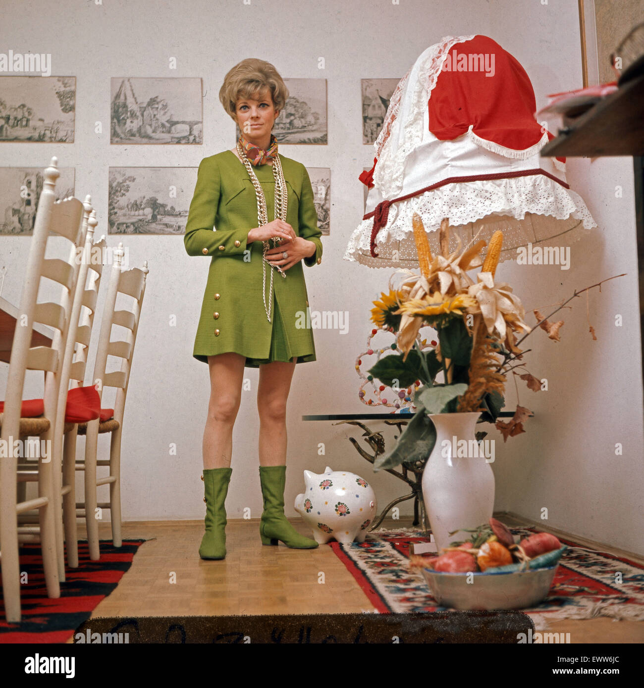 Deutsche Fictitious character Grit Boettcher im Wohnzimmer, Deutschland