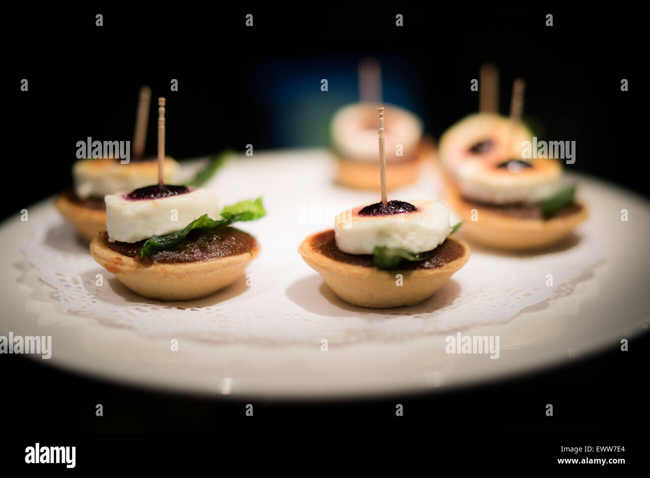 Ein Tapas-Auswahl in einer Bar in Barcelona. Stockfoto