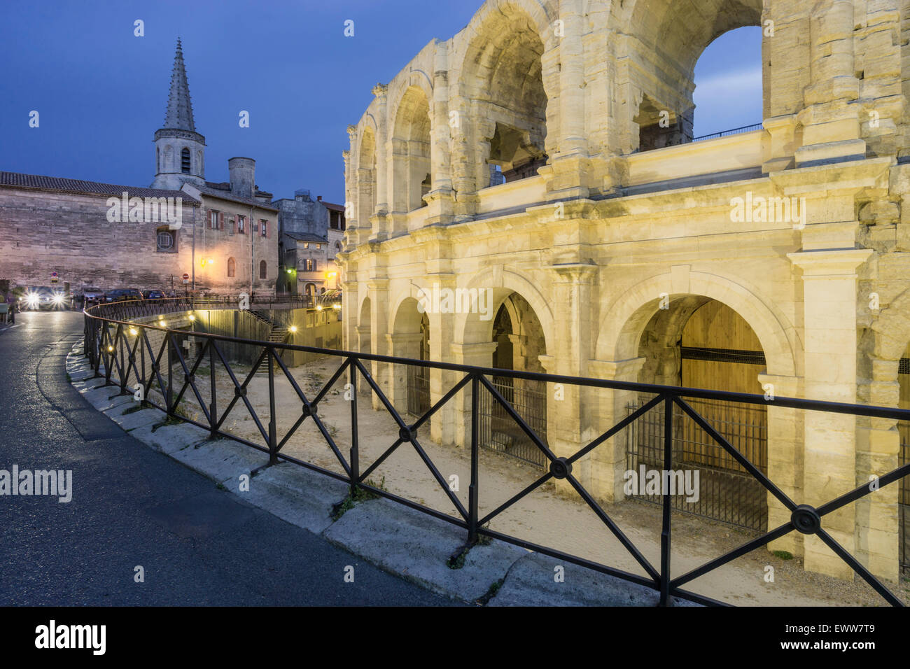 Das römische Amphitheater, die Arena, Arles, Bouche-du-Rhône, Provence, Frankreich Stockfoto