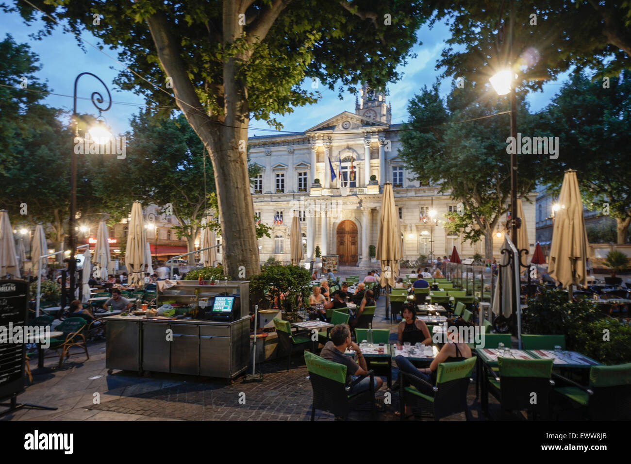 Hotel de Ville, Street-Cafés, Place De La Horloge, Avignon, Bouche du Rhone, Frankreich Stockfoto