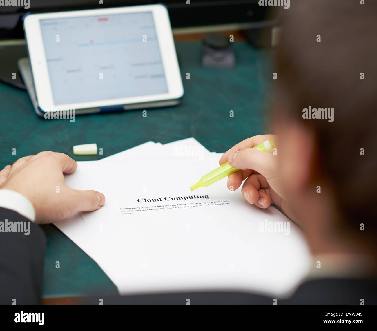 Markieren von Wörtern in einer Cloud computing-definition Stockfoto