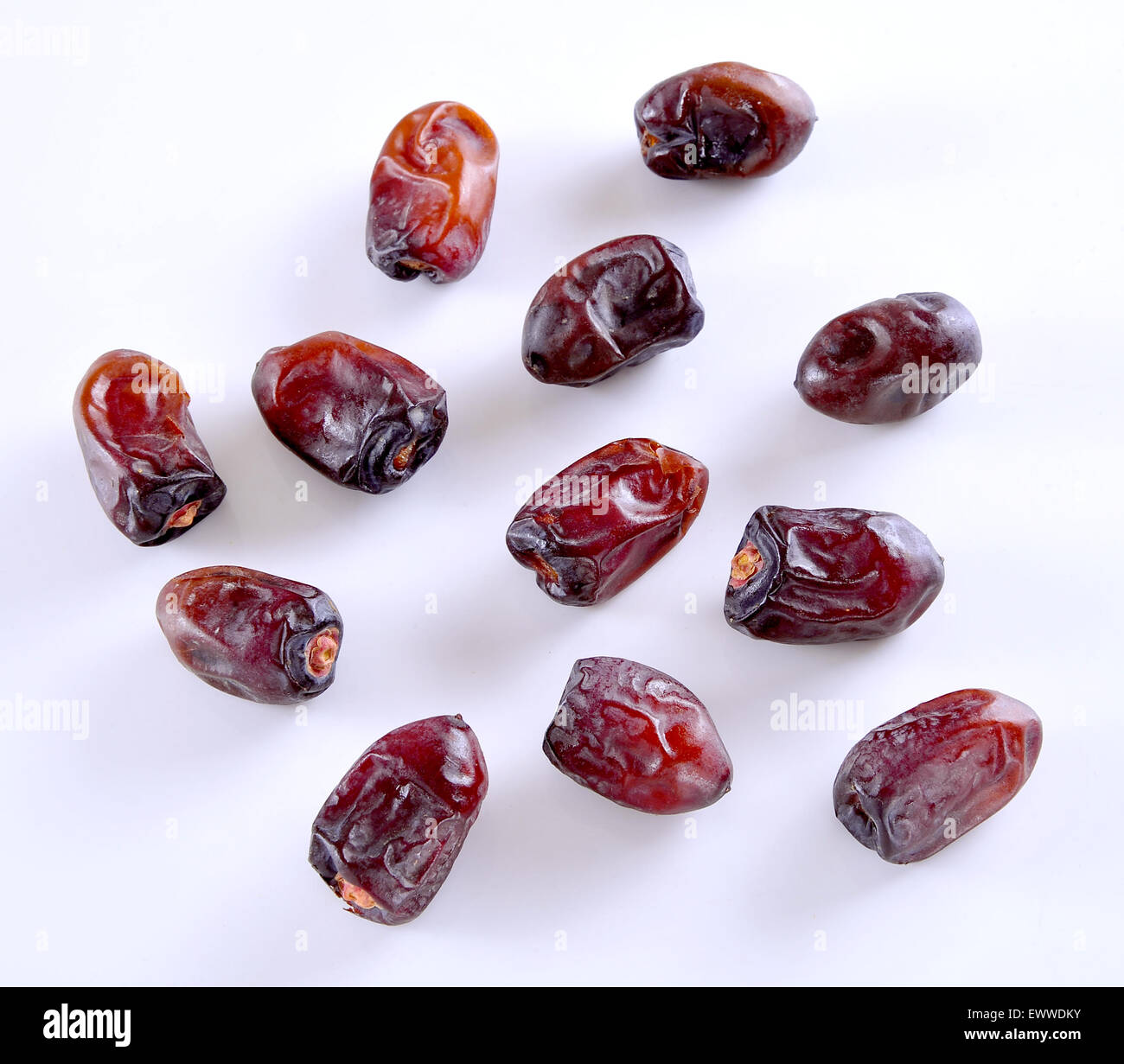Frische Datteln auf weißen Boden-1 Stockfoto