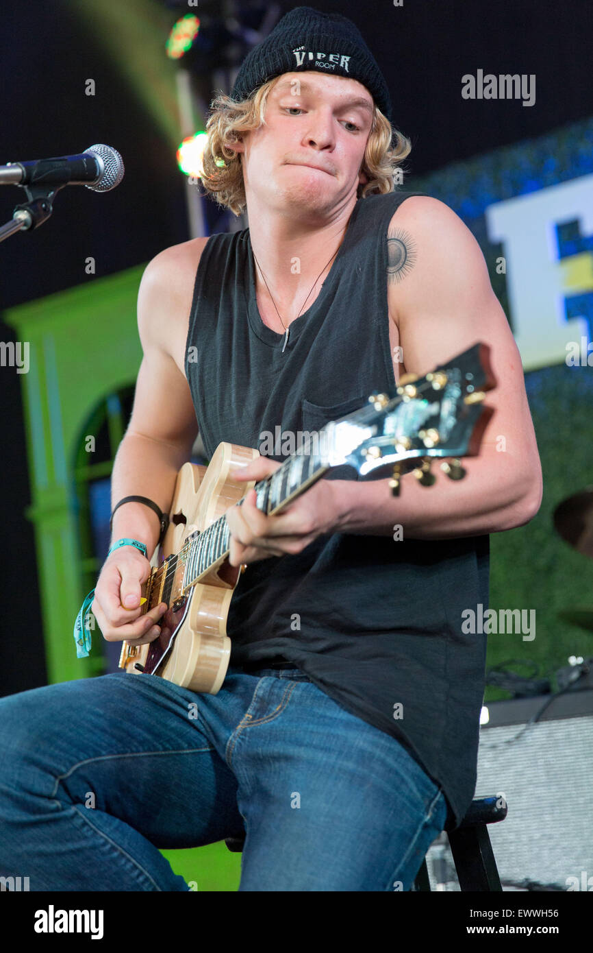 Dover, Deleware, USA. 19. Juni 2015. CODY SIMPSON Musiker tritt Solo auf der Bühne in der Firefly-Musik-Festival in Dover, Delaware © Daniel DeSlover/ZUMA Draht/Alamy Live News Stockfoto