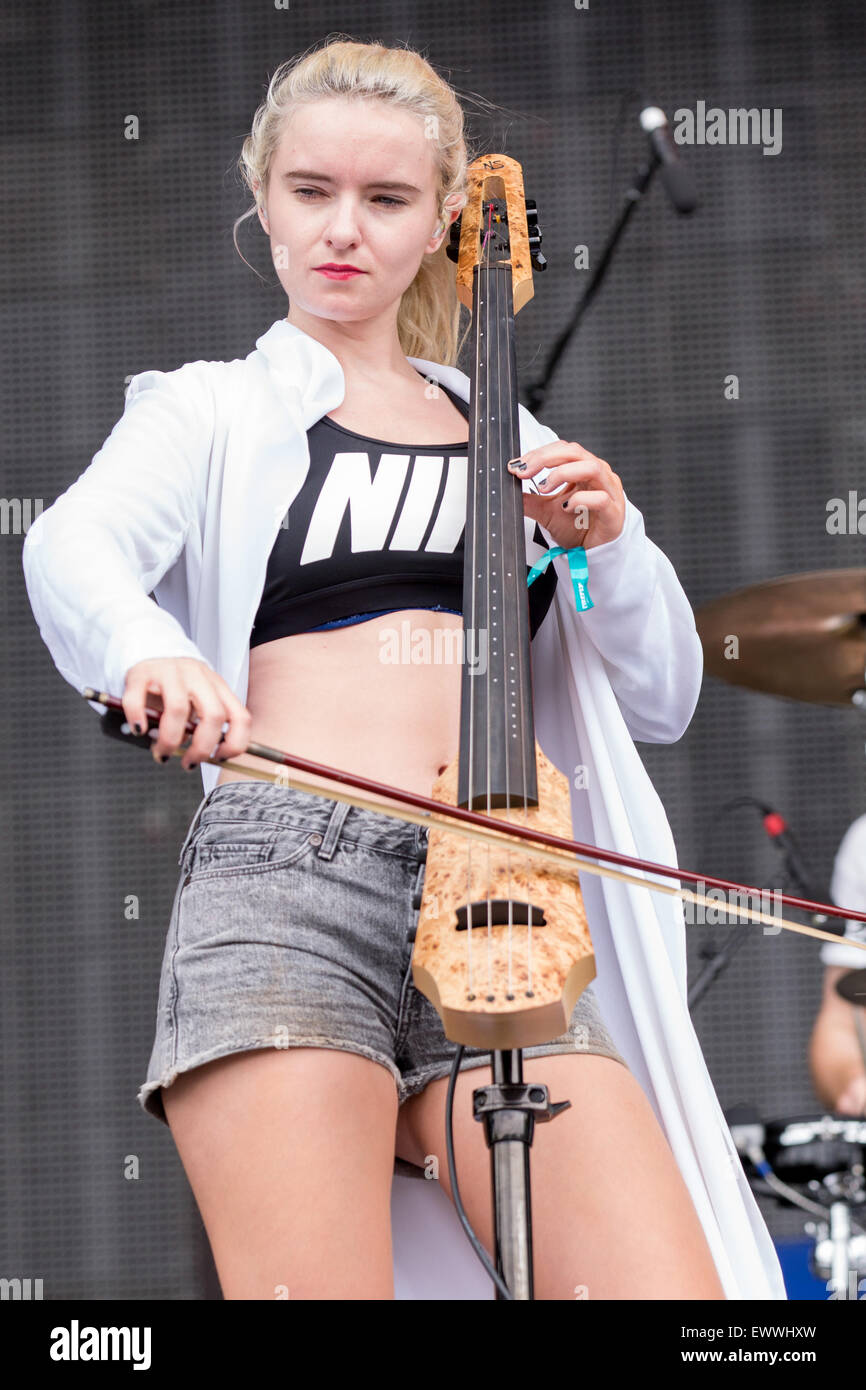 Dover, Deleware, USA. 19. Juni 2015. GRACE CHATTO sauber Bandit führt live auf der Bühne in der Firefly-Musik-Festival in Dover, Delaware © Daniel DeSlover/ZUMA Draht/Alamy Live News Stockfoto