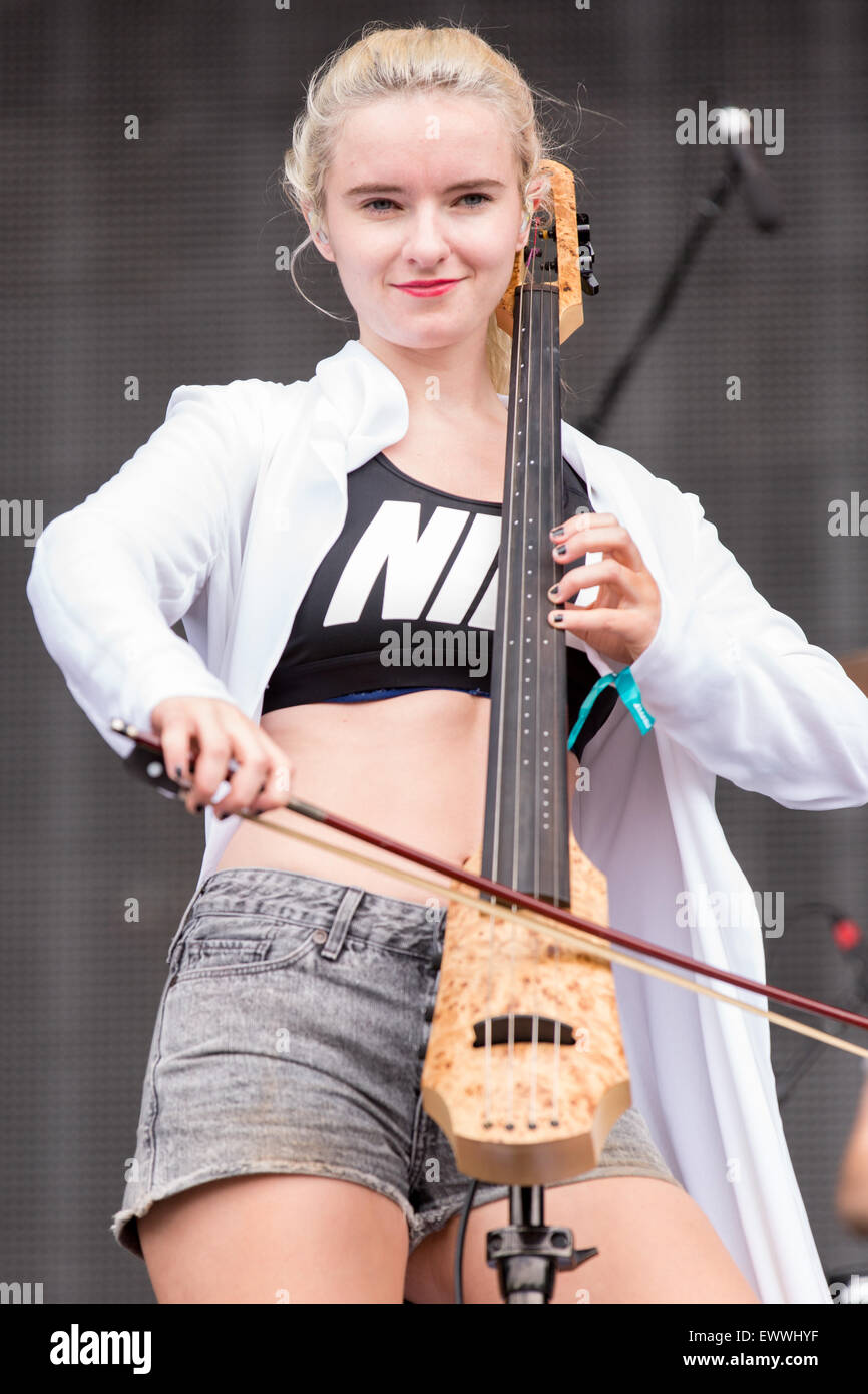 Dover, Deleware, USA. 19. Juni 2015. GRACE CHATTO sauber Bandit führt live auf der Bühne in der Firefly-Musik-Festival in Dover, Delaware © Daniel DeSlover/ZUMA Draht/Alamy Live News Stockfoto