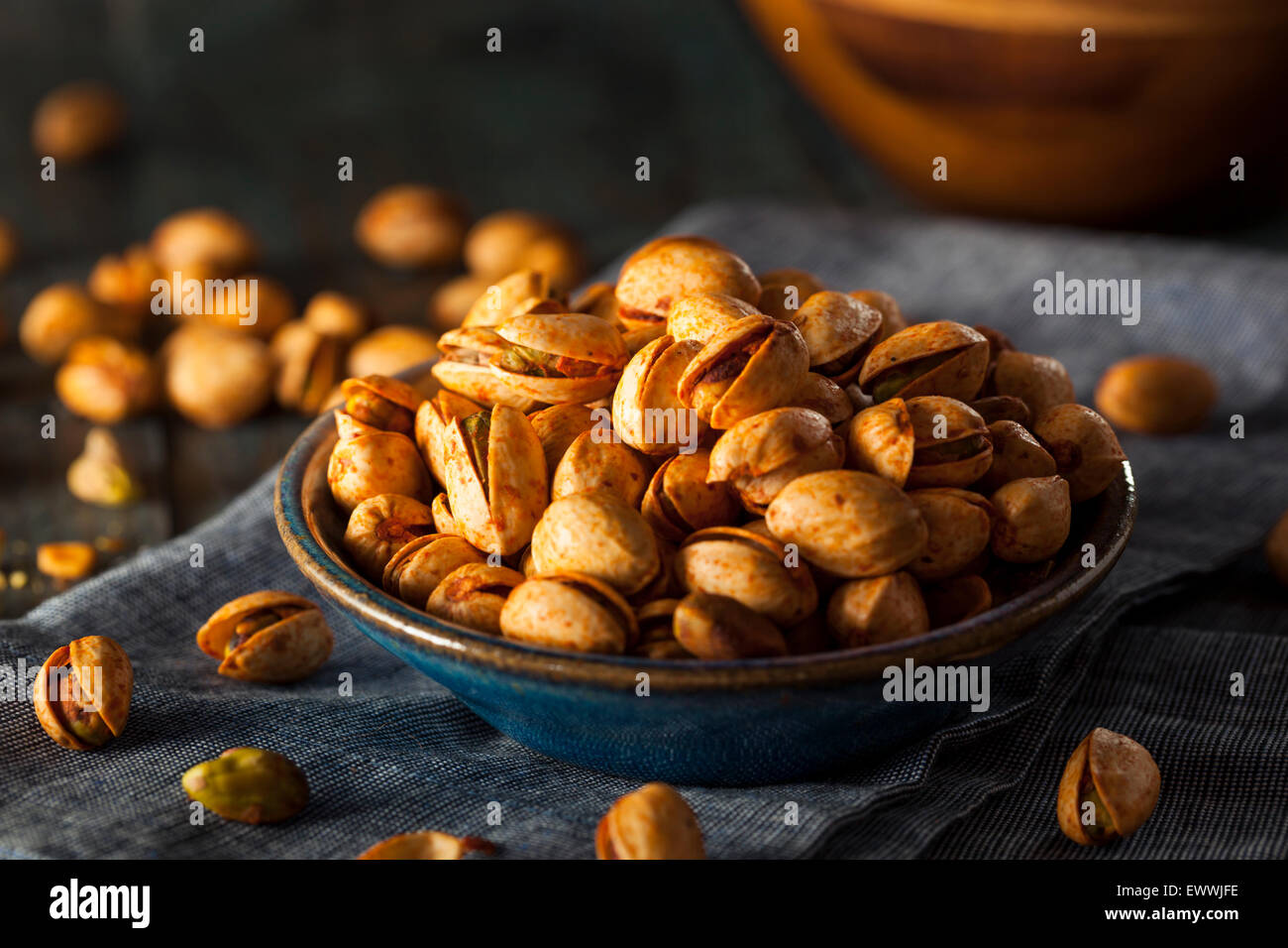 Würzige Barbecue Chipotle Pistazien in einer Schüssel Stockfoto