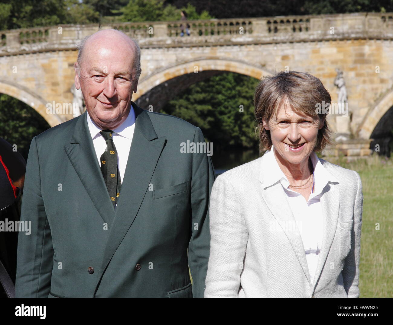Peregrine Andrew Morny Cavendish, 12. Duke of Devonshire und seine Frau Amanda Cavendish, Duchess of Devonshire, Chatsworth UK Stockfoto