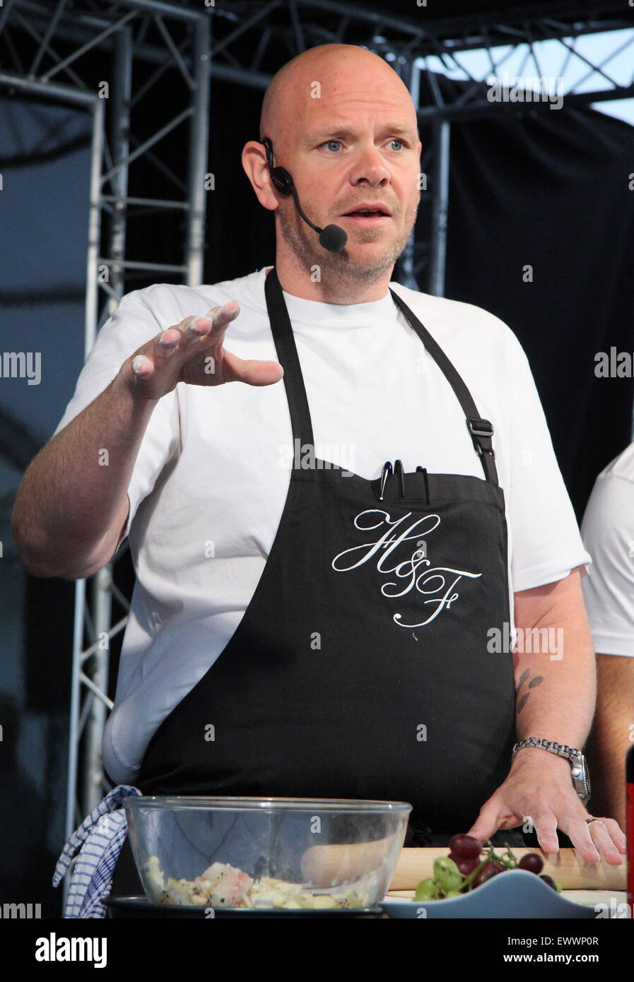 TV-Starkoch, Tom Kerridge gibt eine Koch-Demonstration in Chatsworth Country Fair Derbyshire England UK Stockfoto