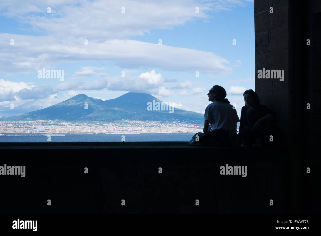 Blick auf den Vesuv und den Golf von Neapel aus Castel OVO Stockfoto