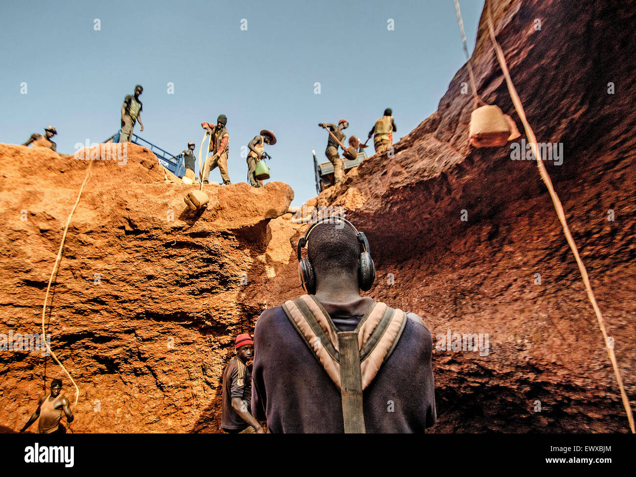 Handwerkliche Goldabbau in der Nähe von Kouremale im nördlichen Guinea. Stockfoto