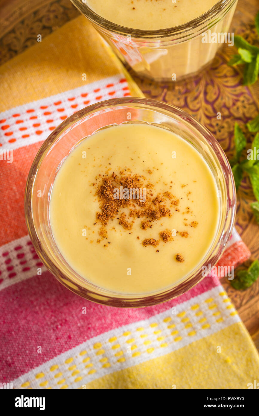 Mango Lassi machte ein beliebten Joghurt-Drink ursprünglich aus Indien ...