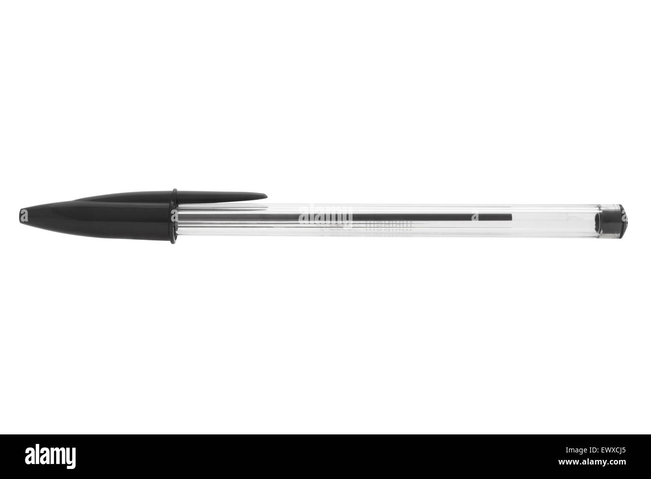 Schwarze Einweg Bic Cristal Kugelschreiber auf weißem Hintergrund Stockfoto