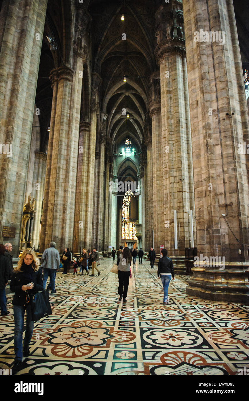 Mailand, Italien - 20. März 2015: Innerhalb des Dom. Stockfoto