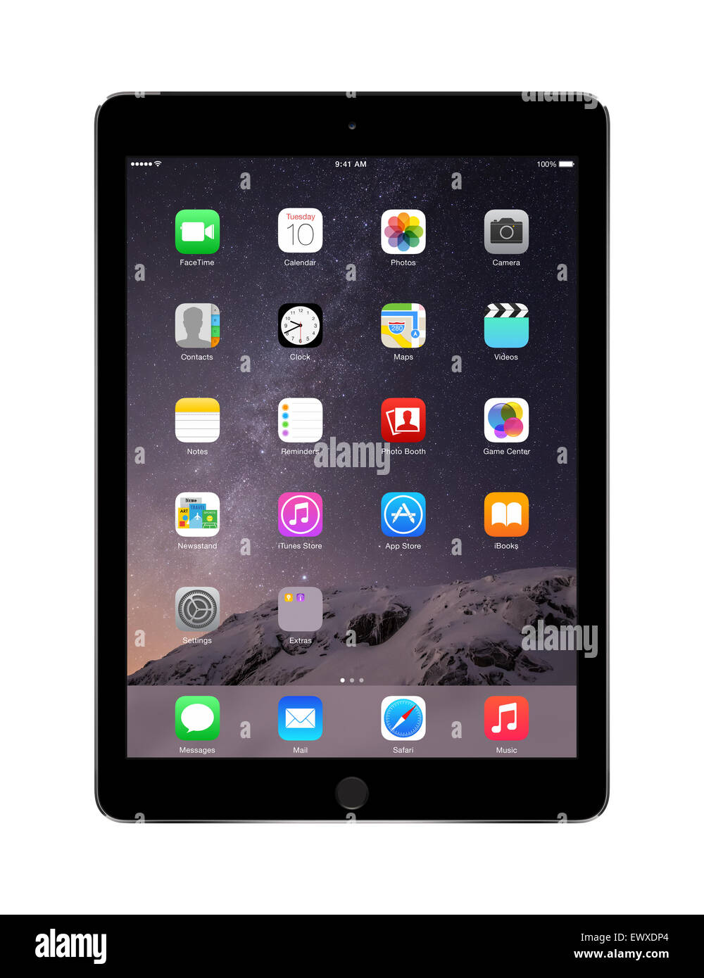 Varna, Bulgarien - 2. Februar 2014: Space Grau Apple iPad Air 2 mit touch ID iOS 8 Homescreen, entworfen von Apple anzeigen Stockfoto