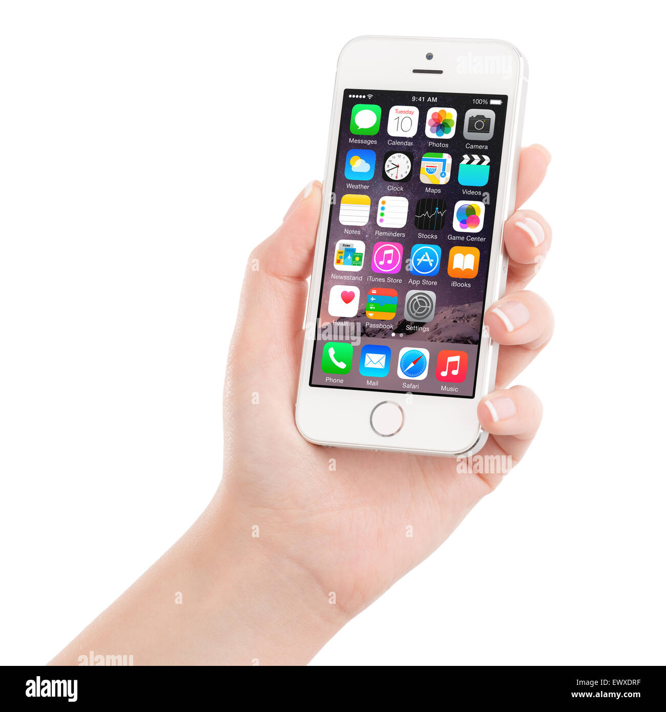 Varna, Bulgarien - 7. Dezember 2013: Weibliche Hand Holding Silber Apple iPhone 5 s iOS 8 Anzeigen Handy-Betriebssystem Stockfoto