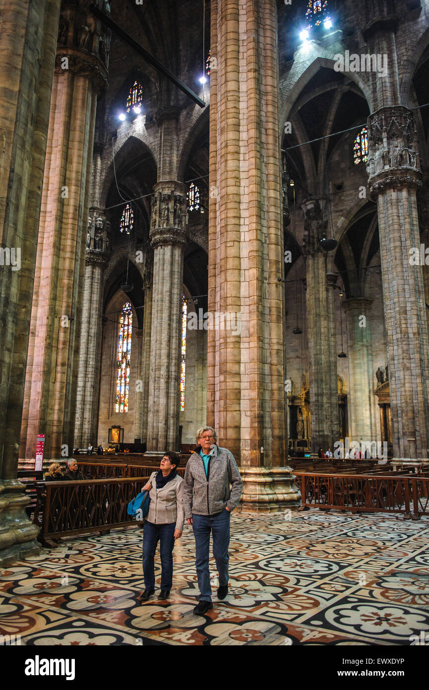 Mailand, Italien - 20. März 2015: Innerhalb des Dom. Stockfoto
