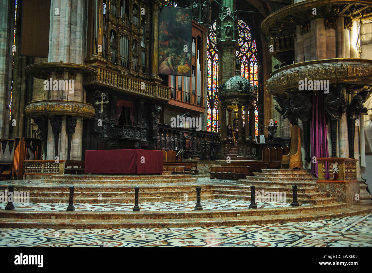 Mailand, Italien - 20. März 2015: Innerhalb des Dom. Stockfoto