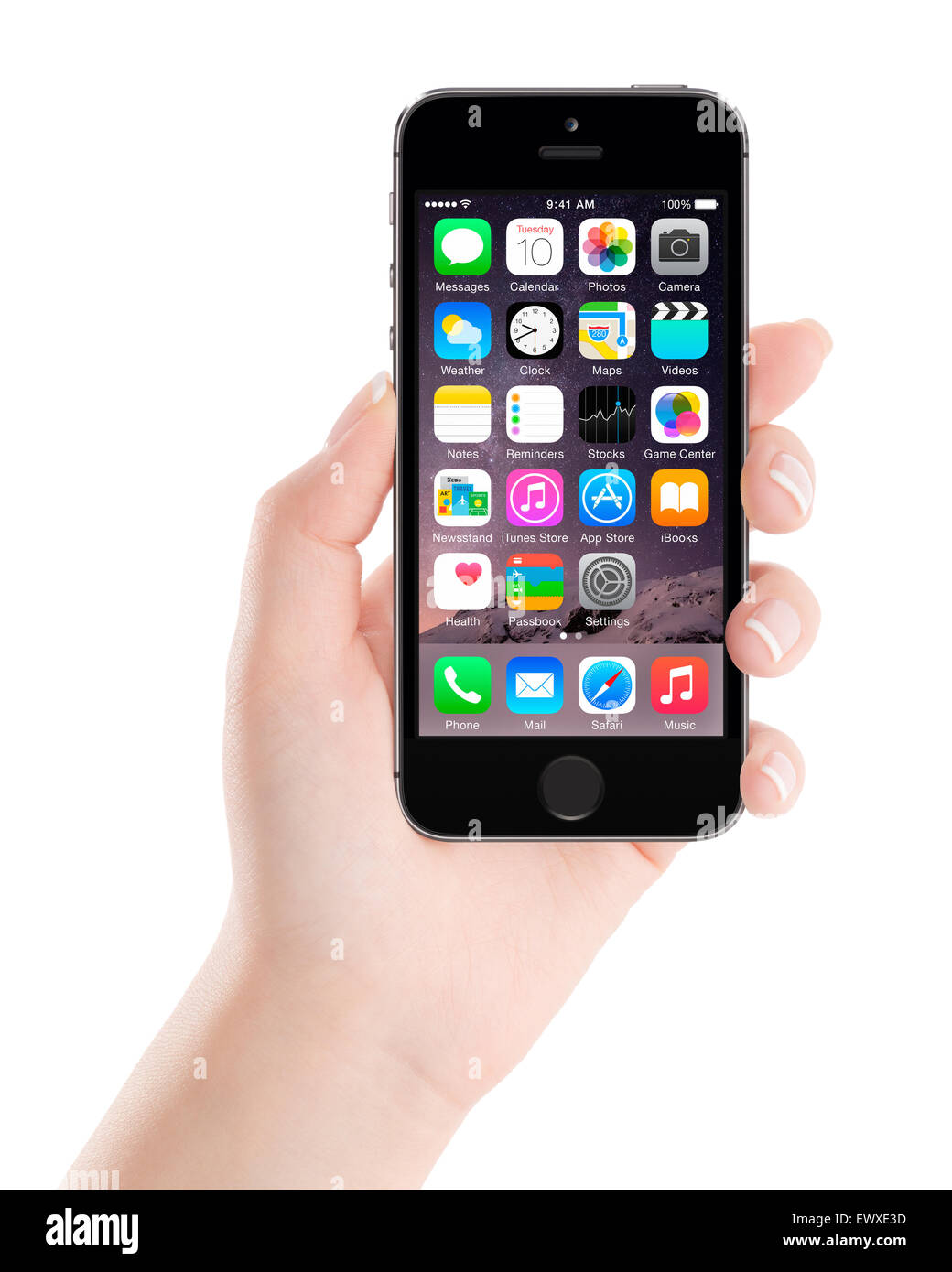 Varna, Bulgarien - 7. Dezember 2013: Weibliche Hand Holding Space Grau Apple iPhone 5 s iOS 8 Anzeigen Handy-Betriebssystem Stockfoto