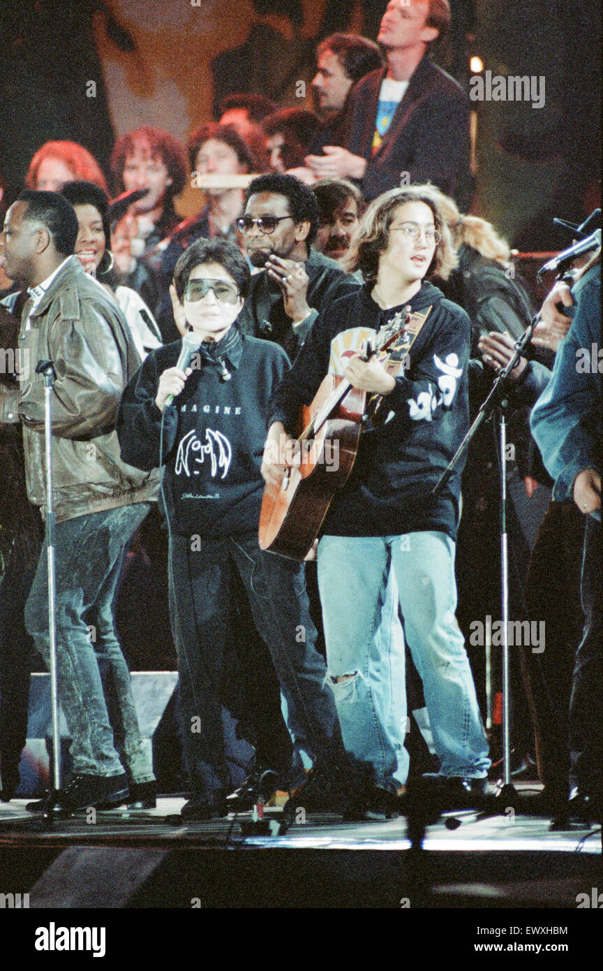 John Konzert Lennon Stipendium am Molenkopf, Liverpool. Samstag, 5. Mai 1990. Yoko Ono und Sean Lennon Stockfoto