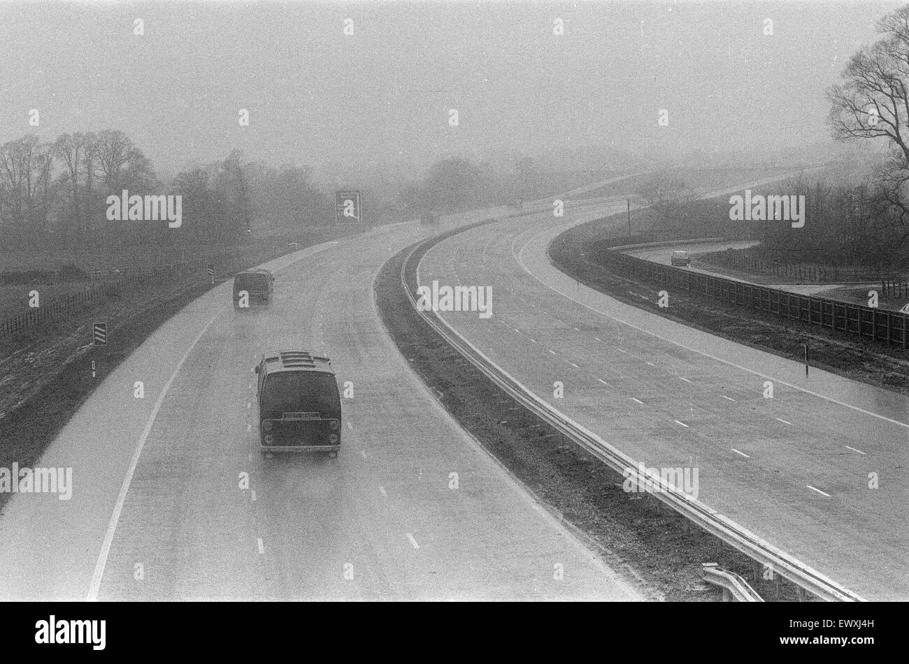 Eröffnung der Autobahn M4 22. Dezember 1971. Mit dem englischen Abschnitt der Autobahn abgeschlossen. Ein 50 Meilen (80 km) Strecken zwischen den Anschlussstellen 9 und 15 (Maidenhead und Swindon) und für den Verkehr geöffnet. Stockfoto