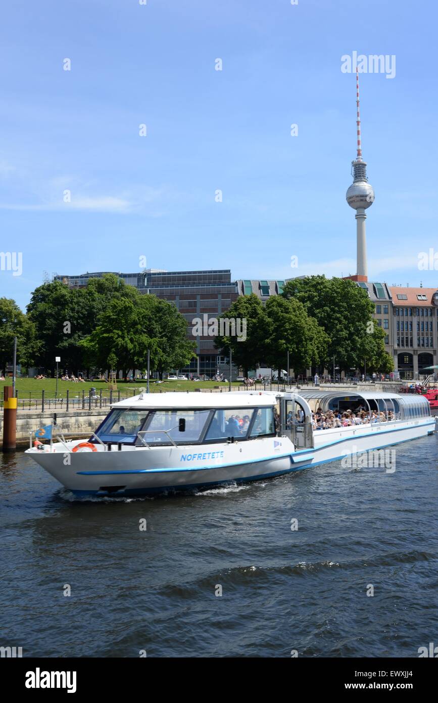 Ausflugsboote auf der Spree, Berlin, Deutschland Stockfoto